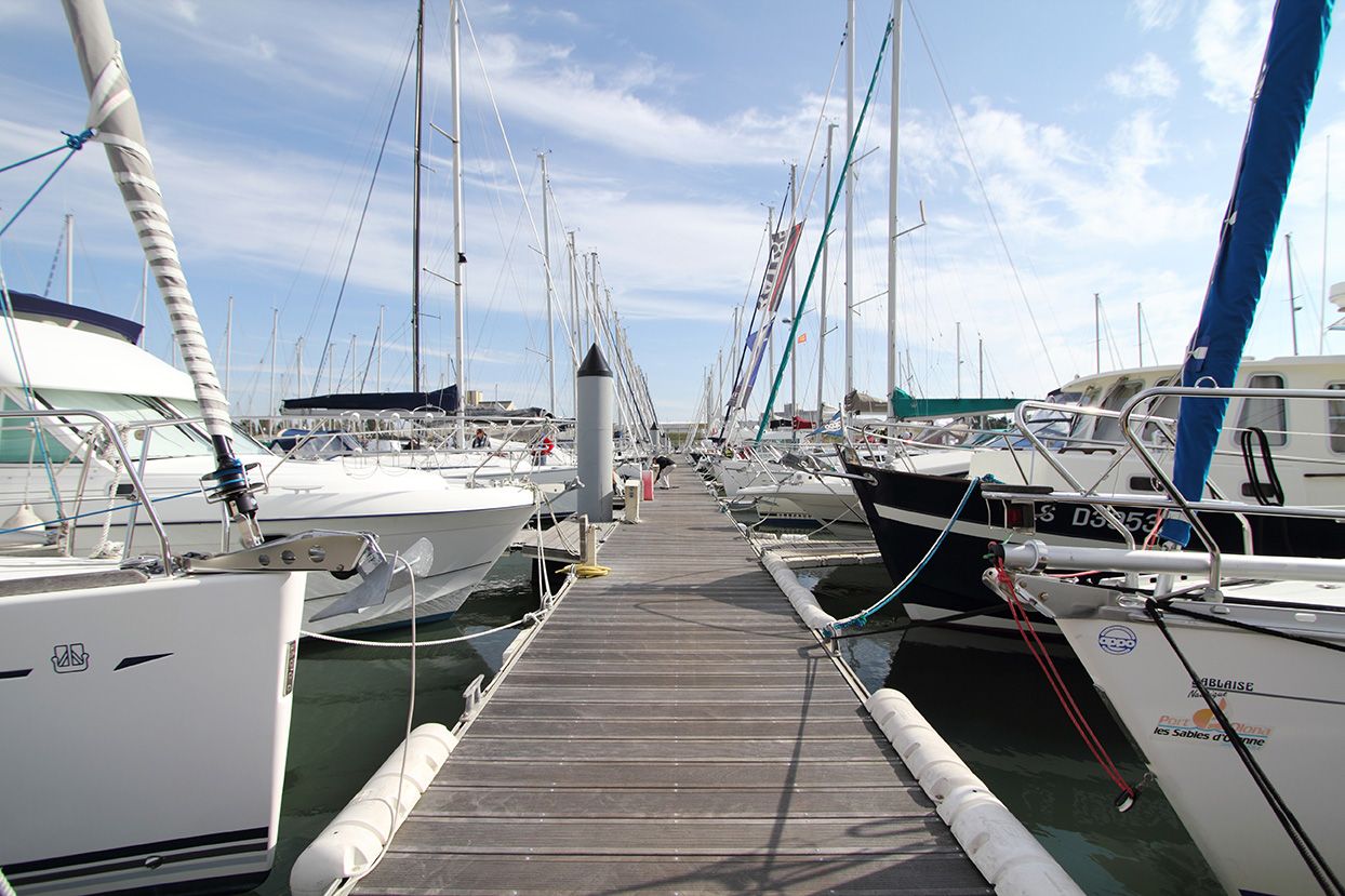 Yachts and Sailboats